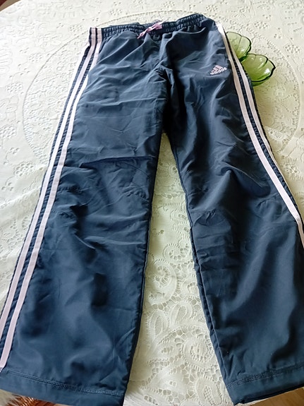 Adidas housut 140cm