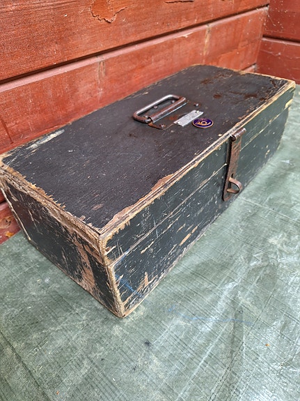 Vanha postin laatikko L47