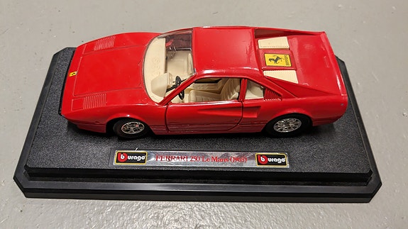 Burago Ferrari Le Mans (1965) 1:18