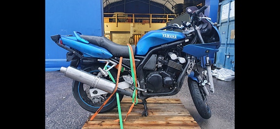 YAMAHA FZS600 2001vm varaosat