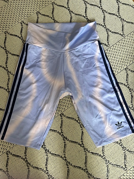 Adidas shortsit
