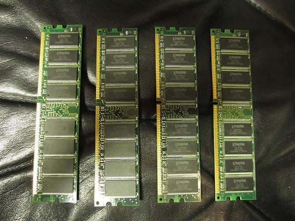4 x Kingston DDR 400MHz 512MB muistikampa