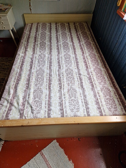 Sänky / sängynrunko 120 cm