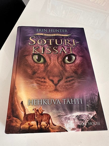 Soturikissat Hehkuva tähti osa 4 kovakantinen