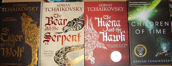 Adrian Tchaikovsky - scifiä ja fantasiaa