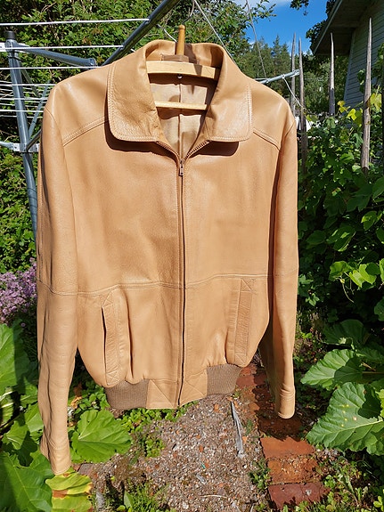 Beige nahkatakki