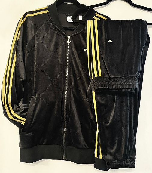 Adidas Velvet-puku M-XL