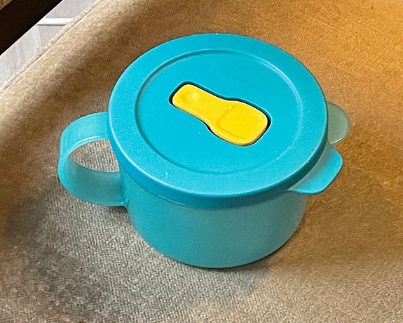 Tupperware kannellinen 4,5dl mikroastia mikrokannu