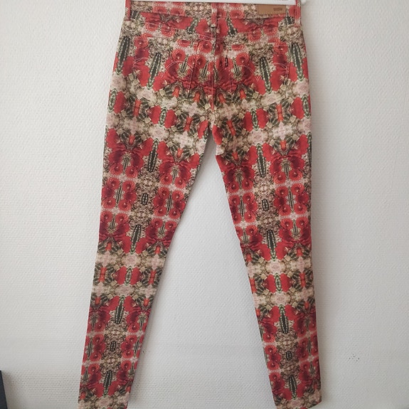 Product image 50 of 66