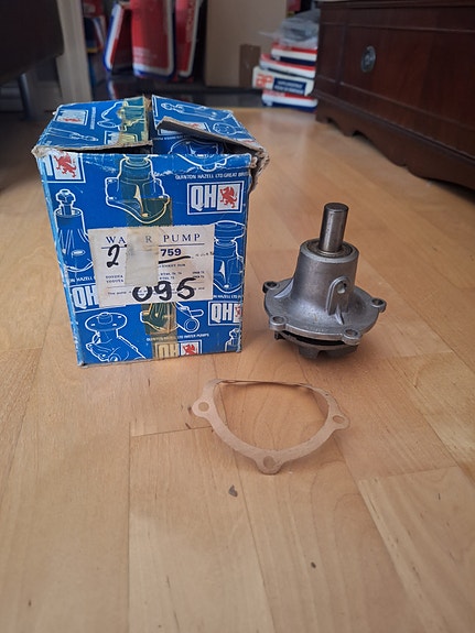 Toyota Corona vesipumppu