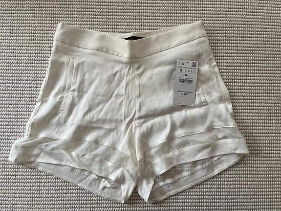 Zara uudet shortsit