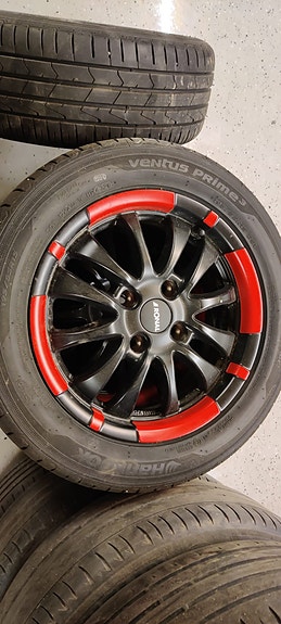 Ford Ronal-vanteet Hankook-kesärenkailla 195/55R15