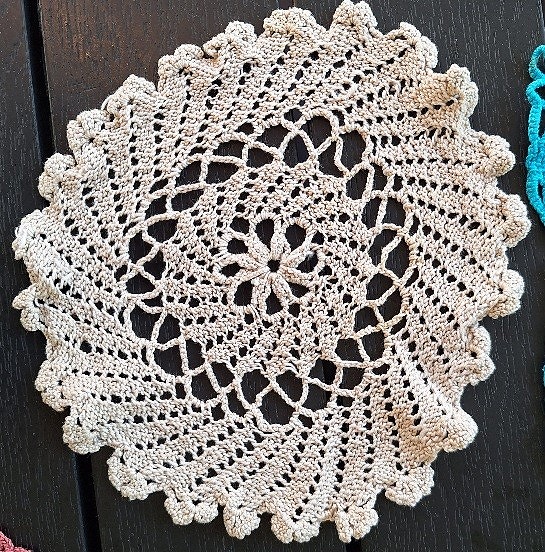60-luku Mummo virkannut pitsiliina (halk.n.20-22cm)Ale