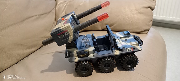 Armeijan ohjus 10" toimii 3 AA paristolla