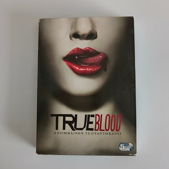 True blood kausi 1