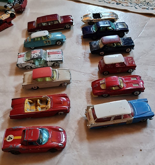 Corgi toys autoja