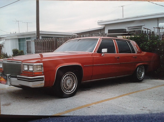 1981 Cadillac DeVille taka-akseli, etupenkit. Ym...