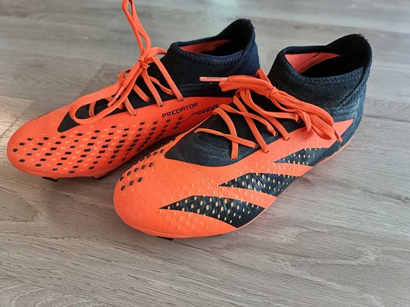 Adidas Predator nappikset