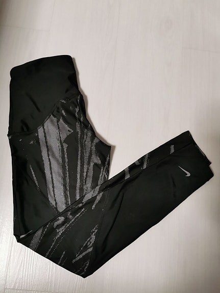 Naisten Nike treenitrikoot / juoksuhousut S-koko