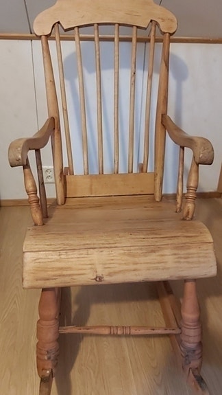 Pohjalainen antiikki keinutuoli