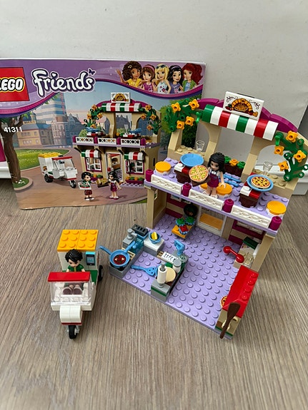 Lego Friends pizzeria