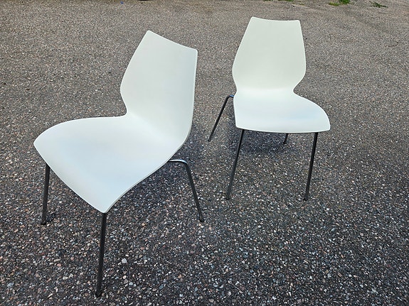 Kaksi upeaa Kartell Maui tuolia