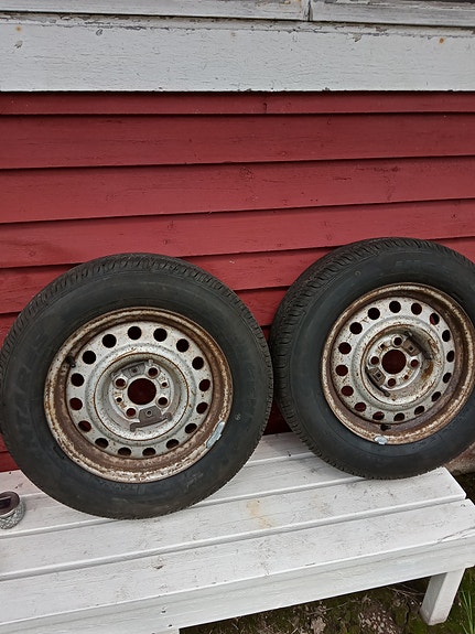 2kpl renkaita Saabin vanteilla 195/65/R15