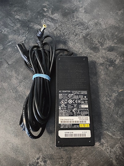 Fujitsu kannettavan virtalähde (ADP-80NB)