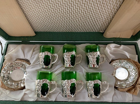 Y Yacht Yamatogumi Silverplate Green Glass -setissä 6 lasia ja lautaset, vintage