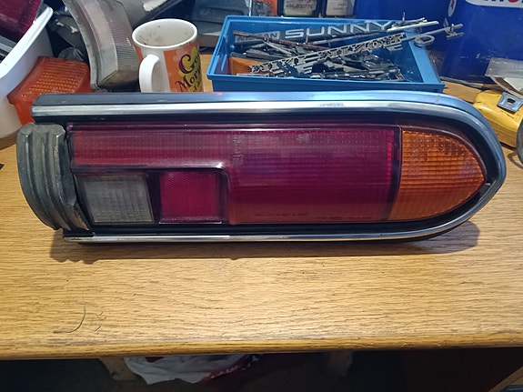 Datsun 120 y oikea takavalo