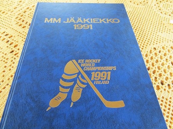 Kirja MM Jääkiekko 1991