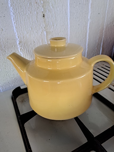Iittala Arabia Teema teekannu tai kahvikannu keltainen