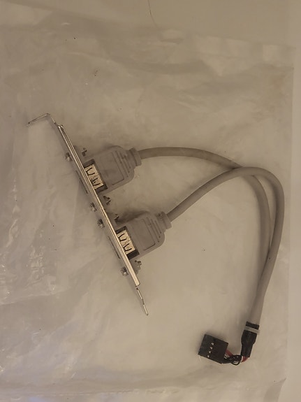 USB 2.0 liittimet (KÄYTTÄMÄTÖN)