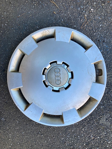 Audi A3  / A4 Alkuperäinen pölykapseli  16"  1Kpl