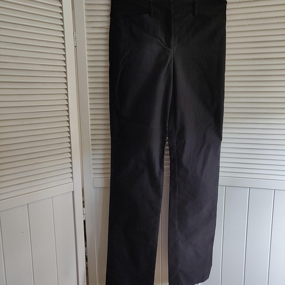 Mustat siistikuntoiset stretch -housut, koko 34