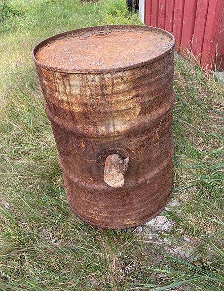 Vanha pieni tynnyri