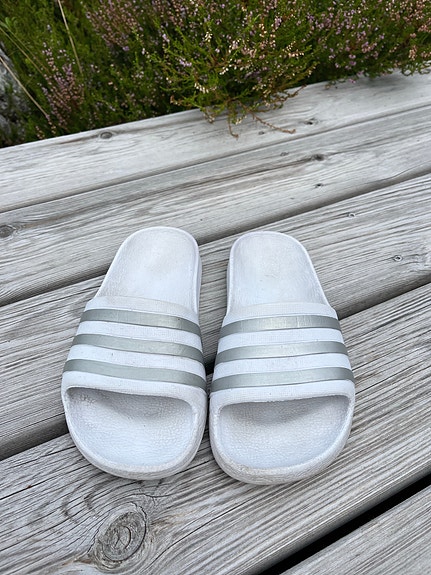 Adidas sandaalit