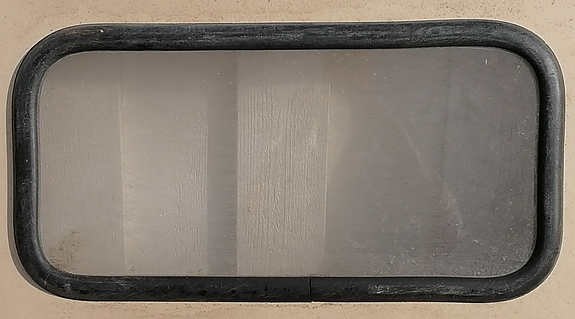 Ikkuna kumitiivisteellä 50 x 18 cm