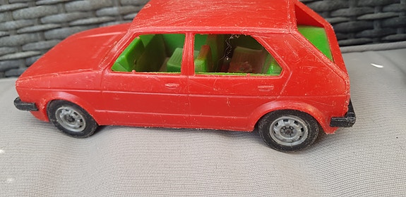 Suomessa tehty leikkiauto VW Golf