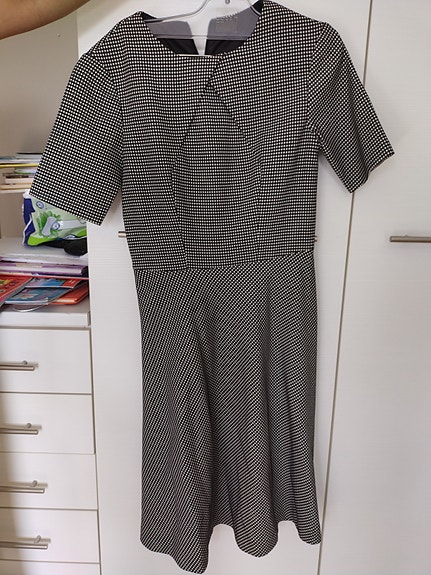 Musta valko ruutu mekko koko XS Benetton