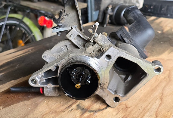 Ford Transit 2011 alipainepumppu