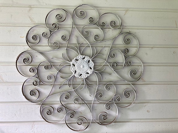 Metallinen seinäkoriste 70 cm, valkoinen