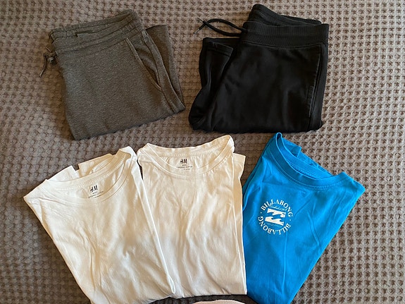 H&M shortsit & t-paidat, Billabong t-paita