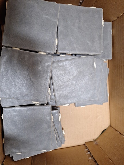 Harmaat 10x10 laatat