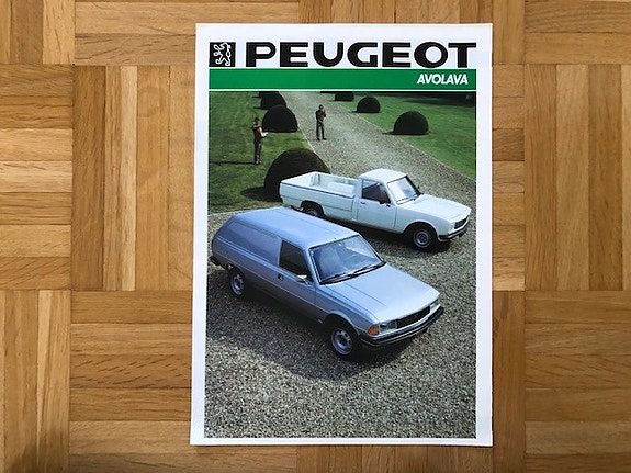 Esite Peugeot 504 avolava ja Peugeot 305 vuodelta 1986