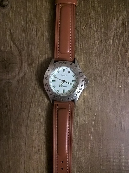 Uusi tyylikäs Quartz rannekello takometrillä