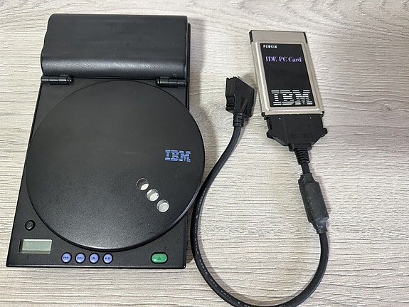 IBM CD-Rom 1969-110 / IBM CD-asema Retro
