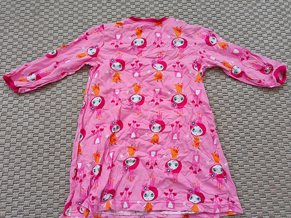 Yöpuku, 80
