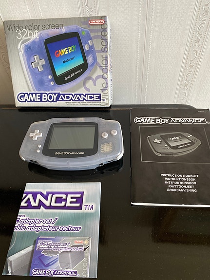 Käyttämättömät GAME BOY Advance ja PowerPak
