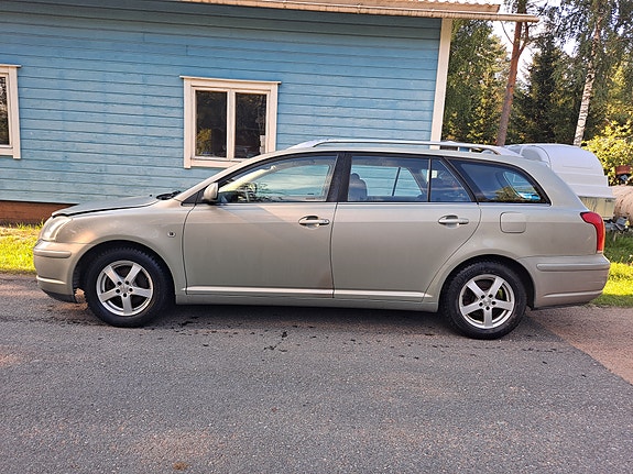 T25 avensis osina 1.8